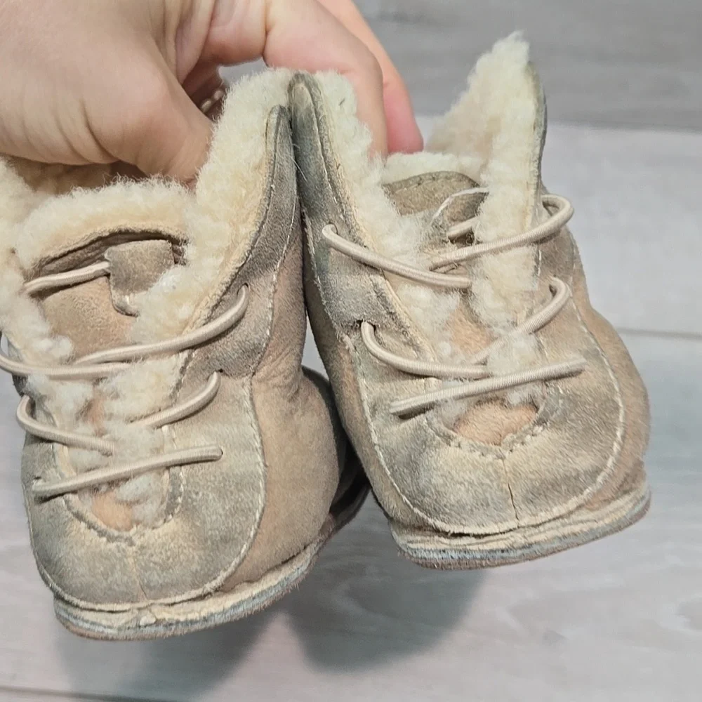 UGG Australia 5206 Leather Sheepskin Kids Boots Shoes Sz M